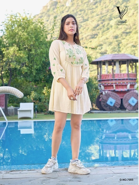 V-RAAJI-BOLD-SHORT-READYMADE-KURTIS-WHOLESALER-IN-SURAT-8