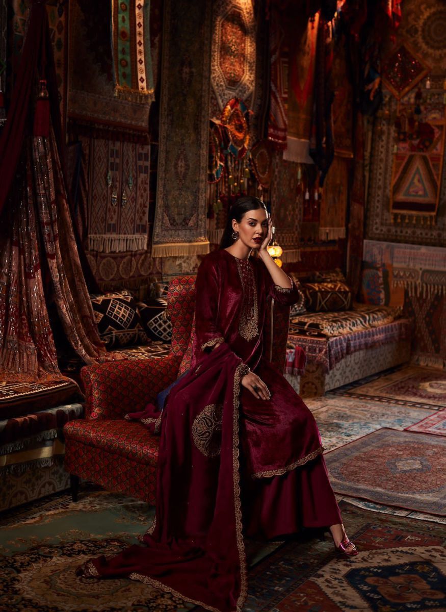 VARSHA-AASHIYAN-VELVET-EMBROIDERY-WINTER-SUITS-WHOLESALE-7