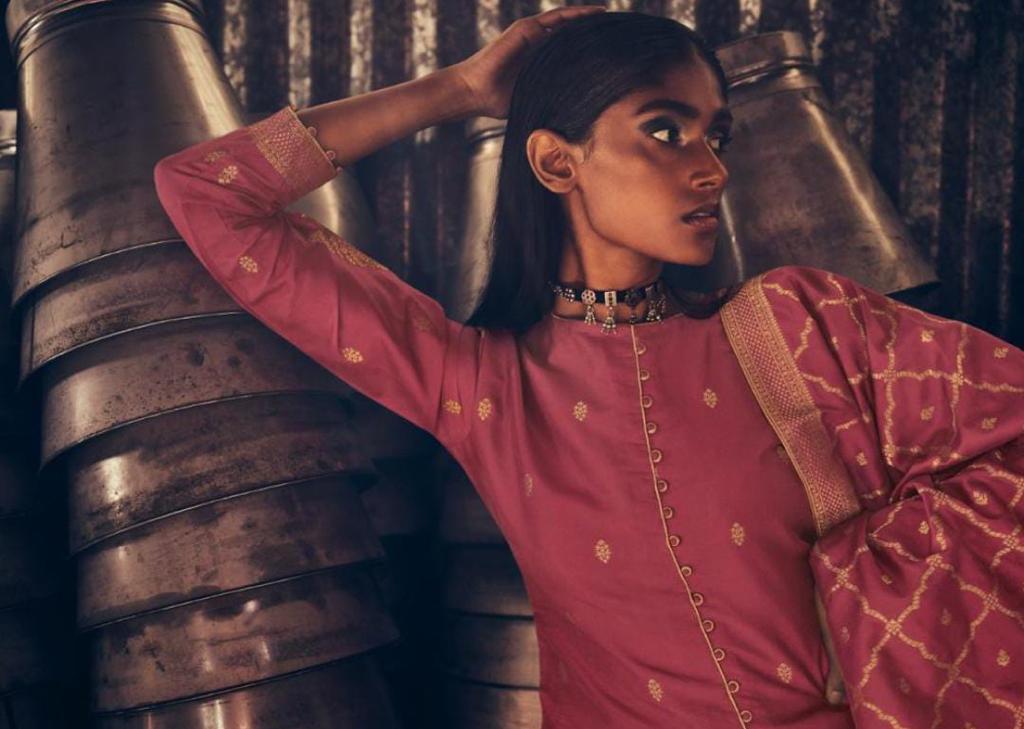 VARSHA-THE-LOOM-STORY-KATAN-SILK-SATIN-WOVEN-SUITS-WHOLESALE-4