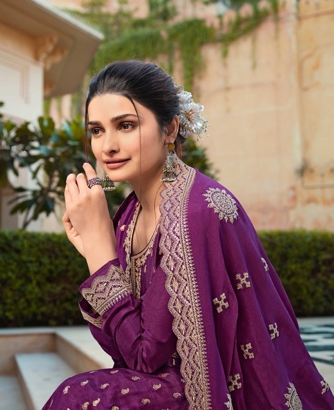 VINAY-KASEESH-GUZARISH-HIT-LIST-DOLA-SILK-EMBROIDERY-SUITS-WHOLESALE-8