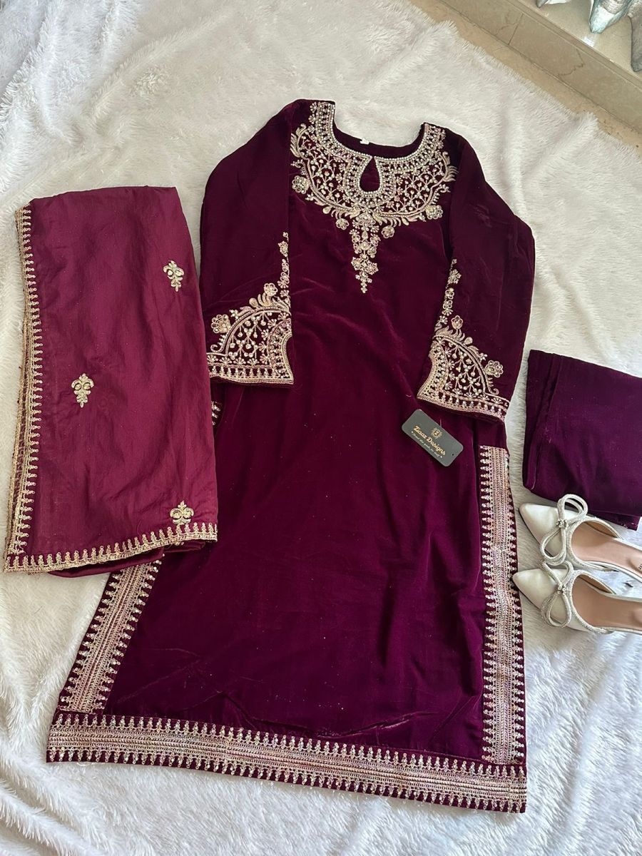 ZIAAZ-DESIGNS-362-A-VELVET-PAKISTANI-SUITS-2