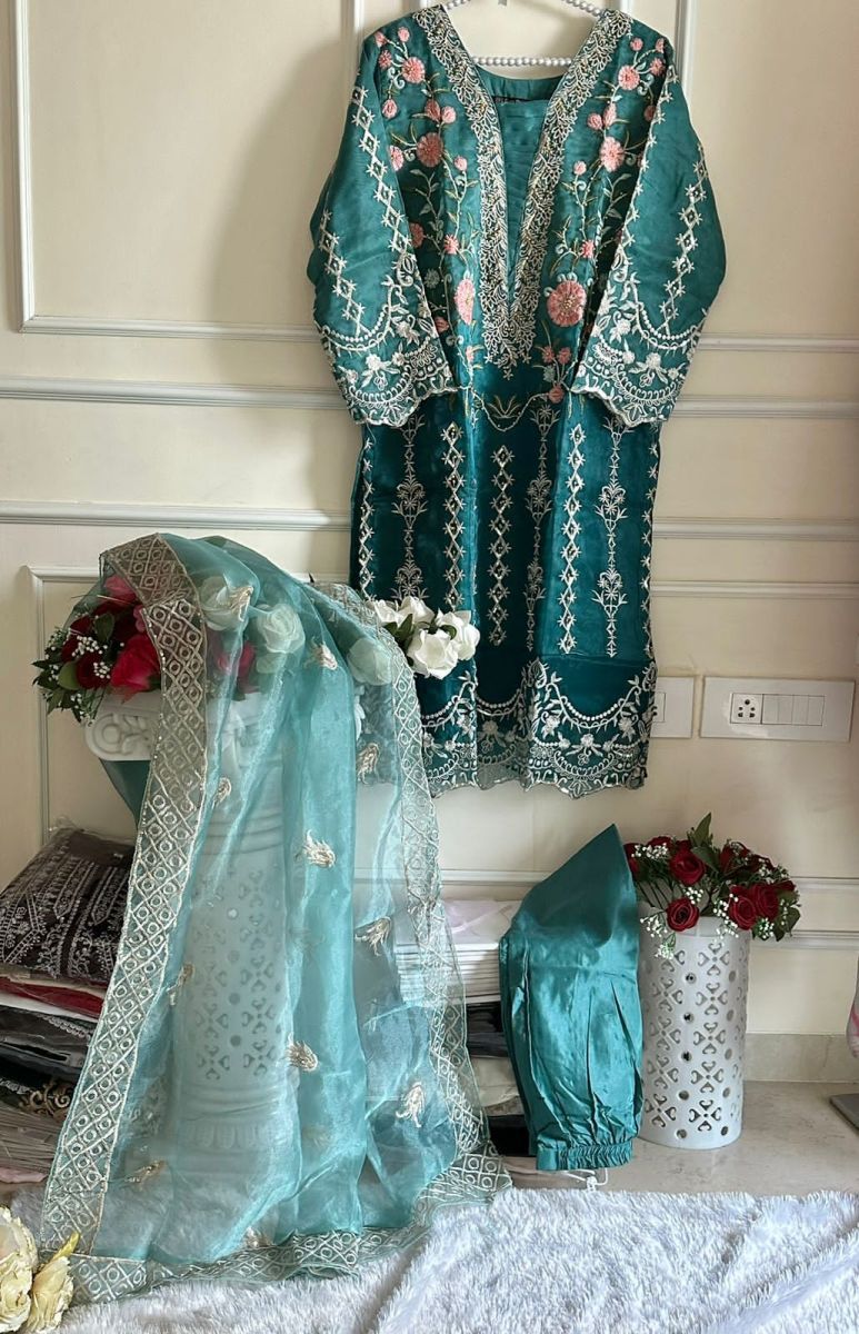 ZIAAZ-DESIGNS-373-A-PAKISTANI-SUITS-IN-INDIA-2